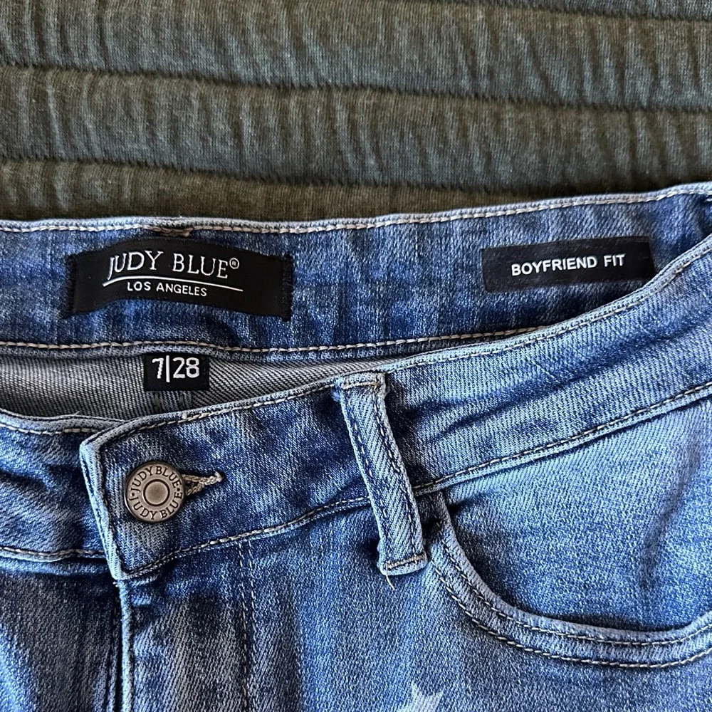 Judy Blue Light Blue Star Boyfriend Jeans - Picture 3 of 10